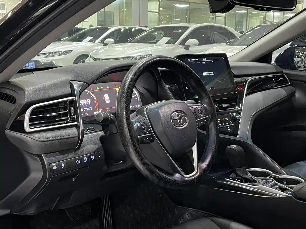 Toyota Camry — миниатюра 12