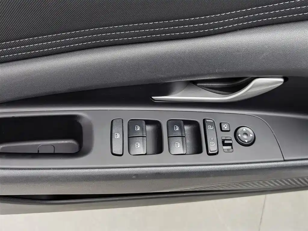 Hyundai Elantra 2021 1.5L CVT LUX Luxury
