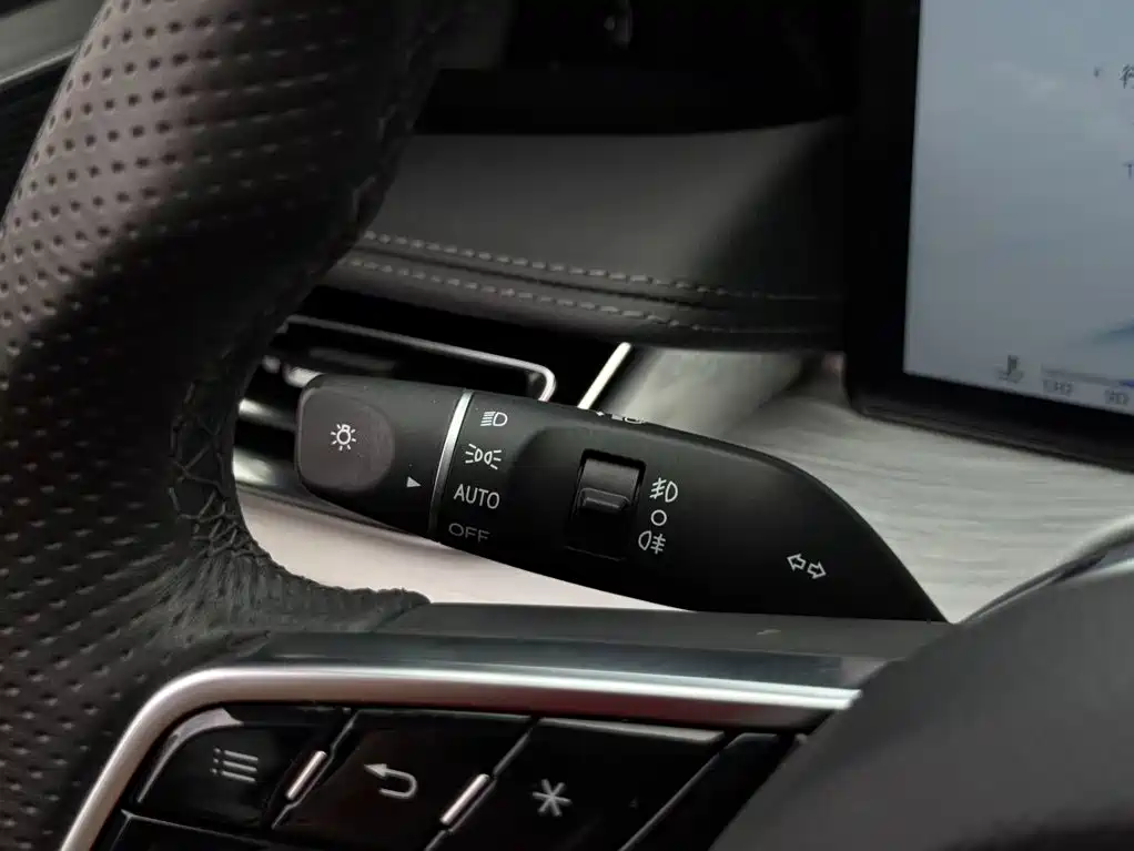 Hongqi Hongqi H5 — миниатюра 13