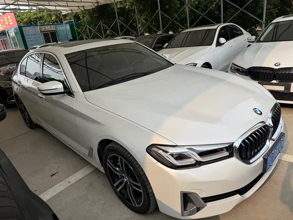 BMW 5 Series — миниатюра 4