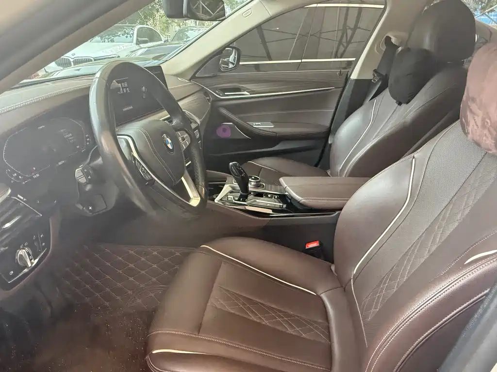 BMW 5 Series — миниатюра 13