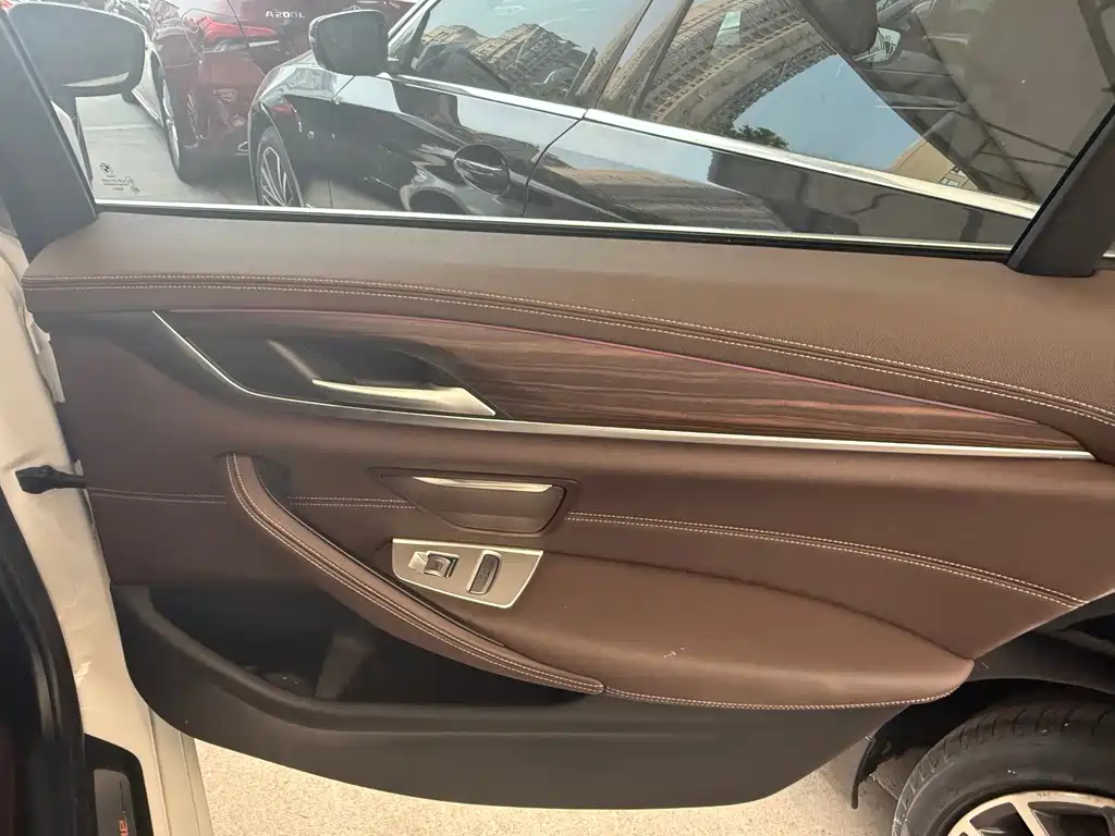 BMW 5 Series — миниатюра 21