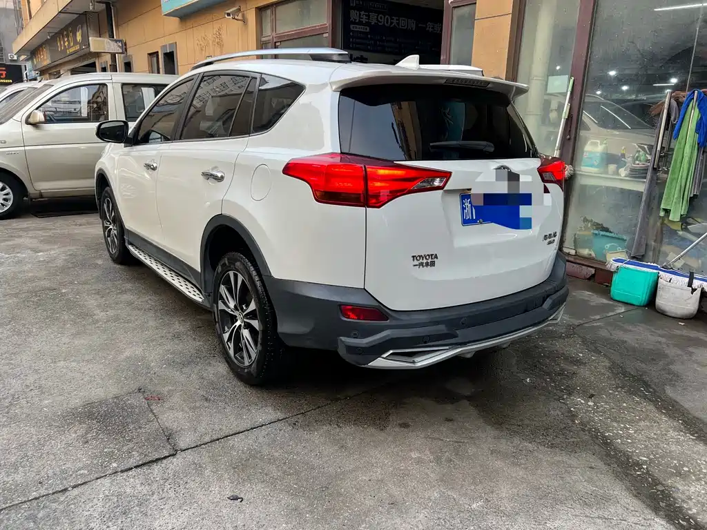 Toyota RAV4 — миниатюра 3