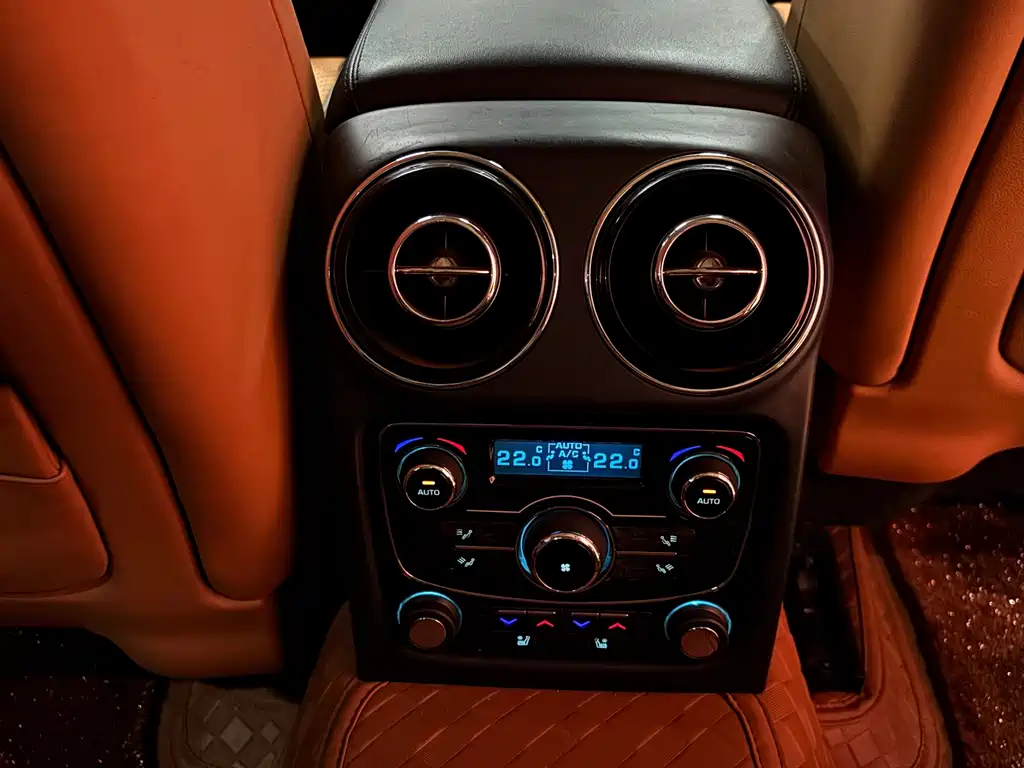Jaguar XJ — миниатюра 10