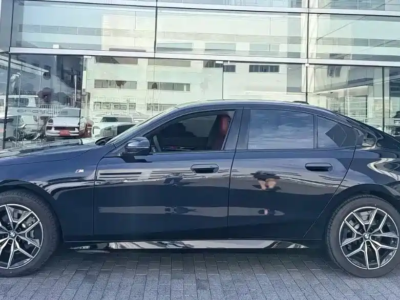 BMW 5 Series (Import) — миниатюра 2