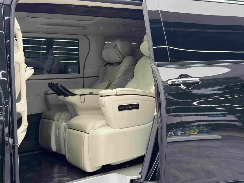 Lexus LM — миниатюра 9