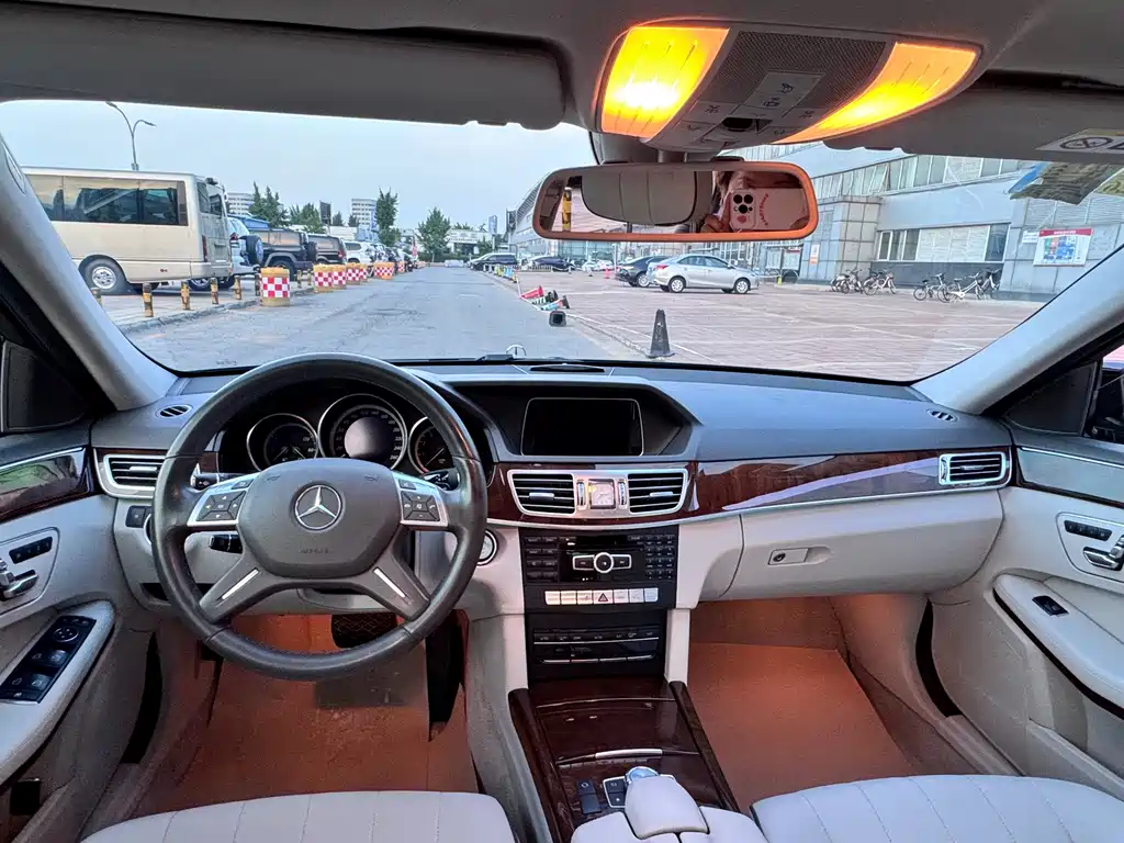 Mercedes-Benz E-Class — миниатюра 5