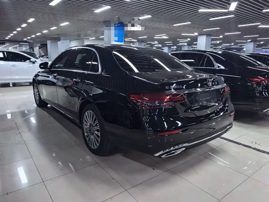 Mercedes-Benz E-Class — миниатюра 9