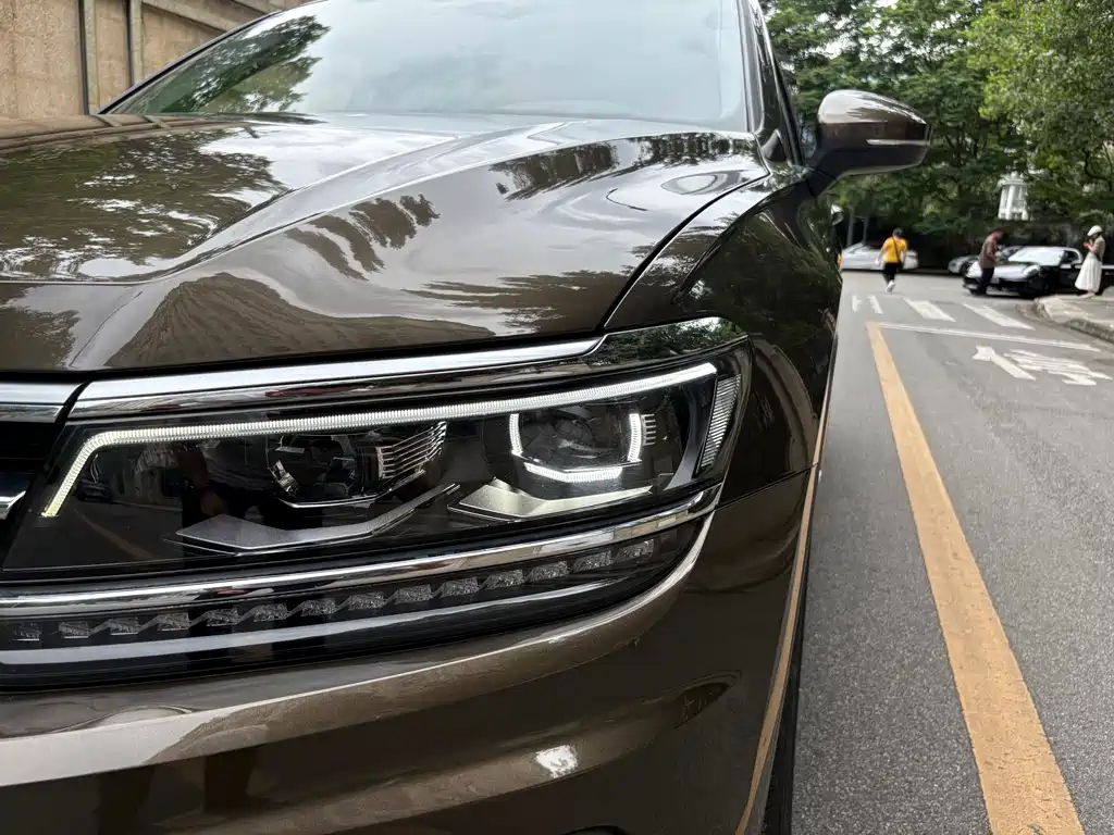 Volkswagen Tiguan L L 2018 380TSI AT Luxury