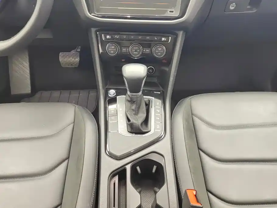 Volkswagen Tiguan L — миниатюра 16
