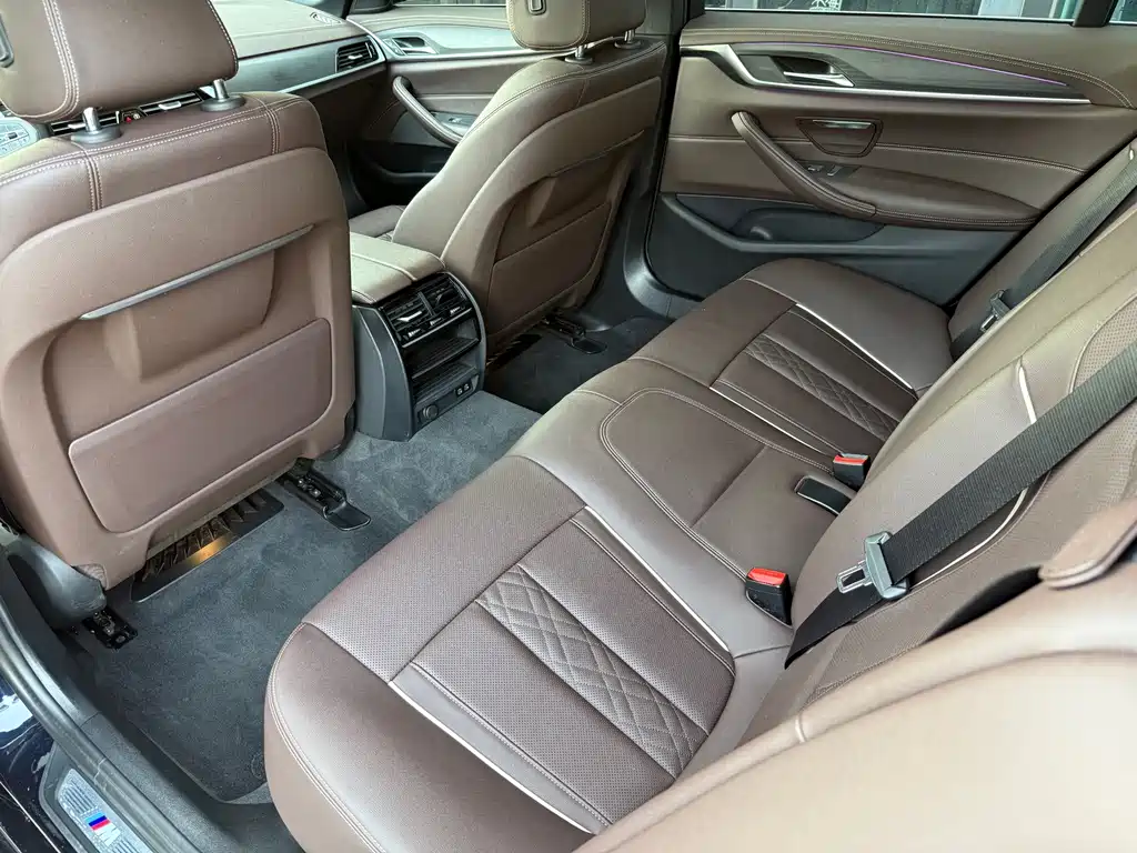 BMW 5 Series — миниатюра 15