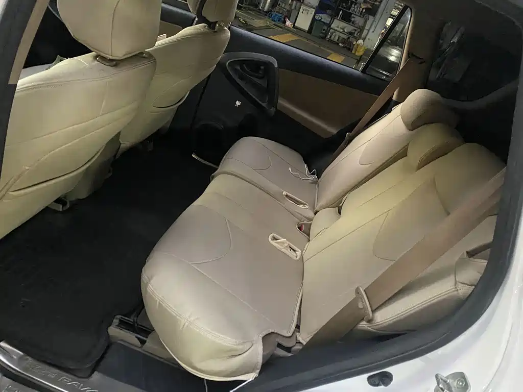 Toyota RAV4 — миниатюра 7