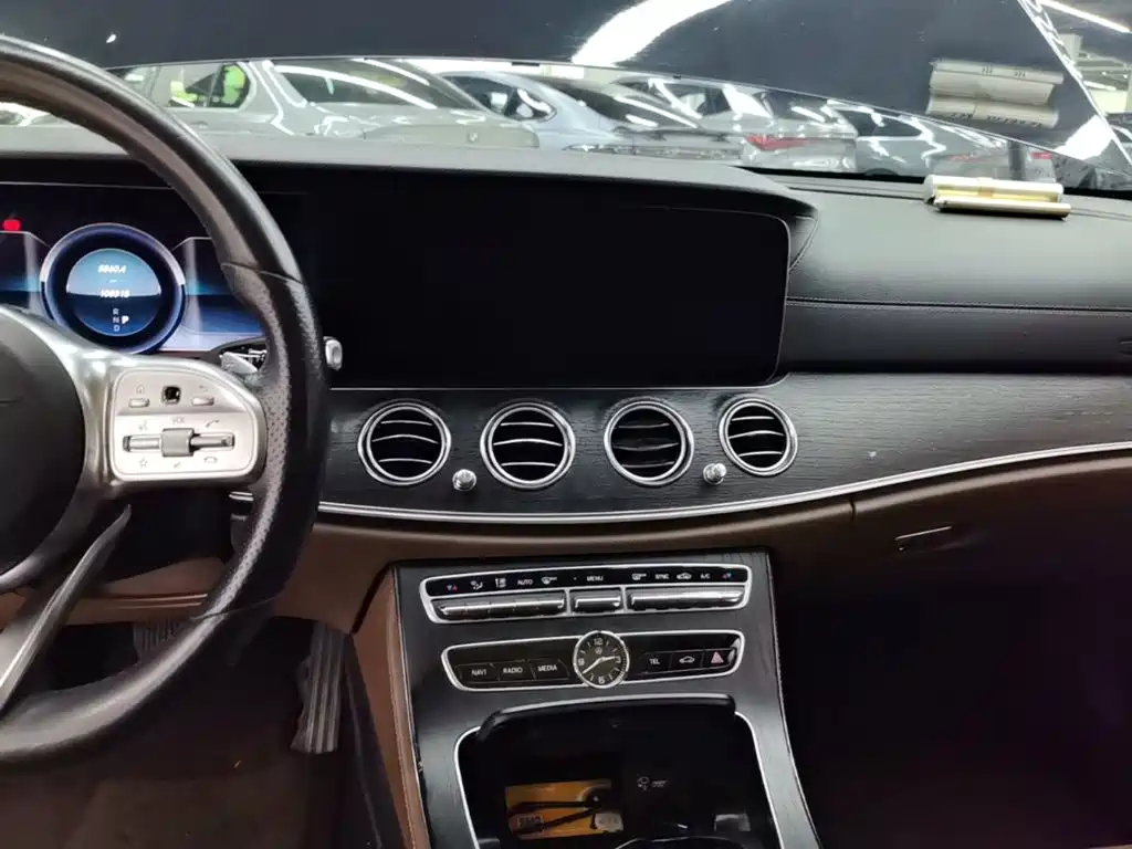 Mercedes-Benz E-Class — миниатюра 13