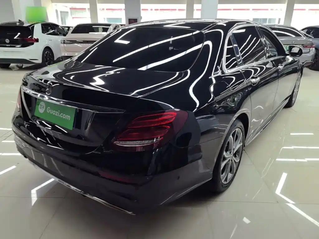 Mercedes-Benz E-Class — миниатюра 7