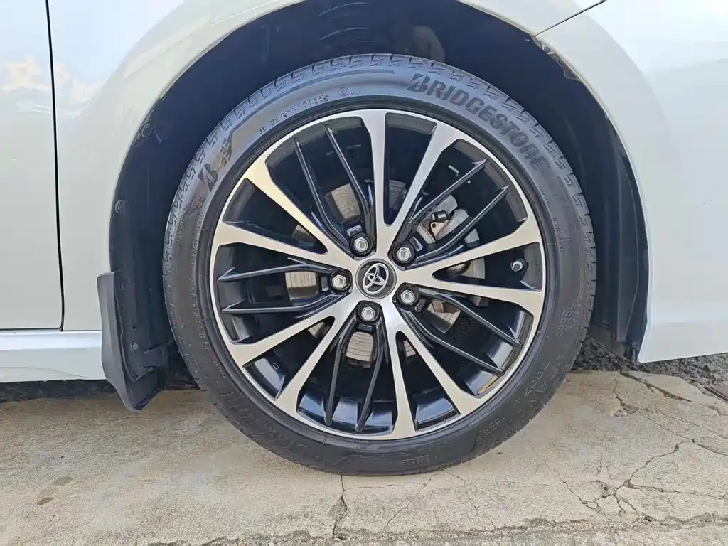 Toyota Camry — миниатюра 14