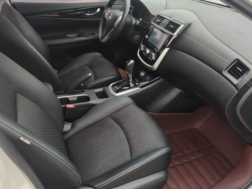 Nissan Tiida — миниатюра 13