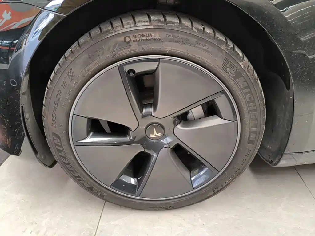Tesla Model 3 — миниатюра 23