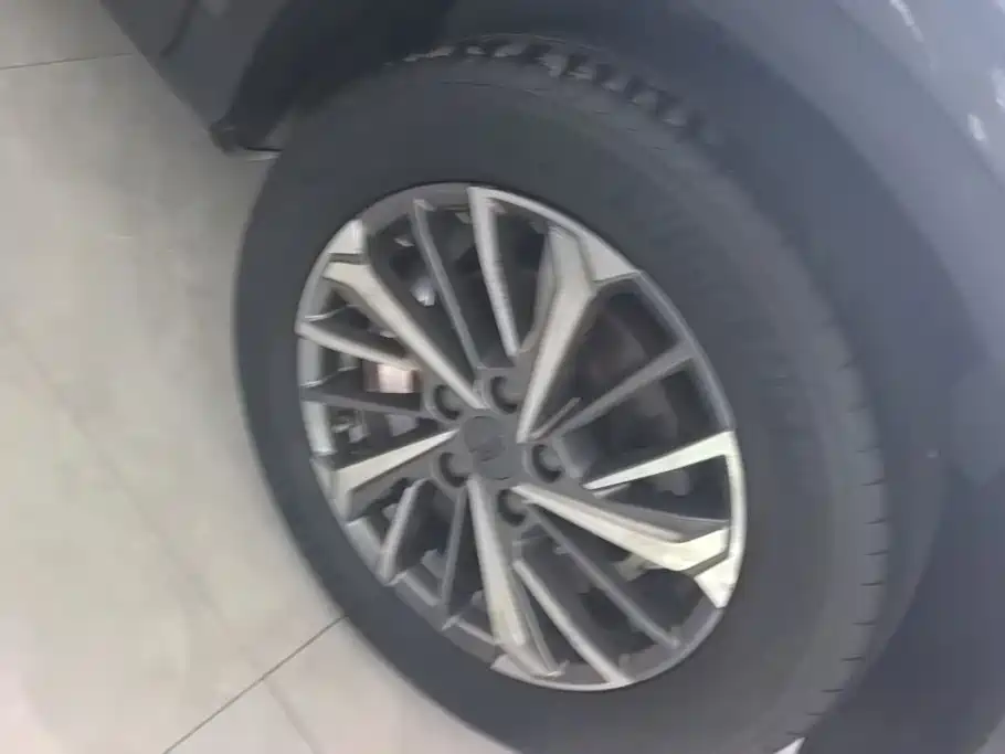 Geely Binyue - фото 6