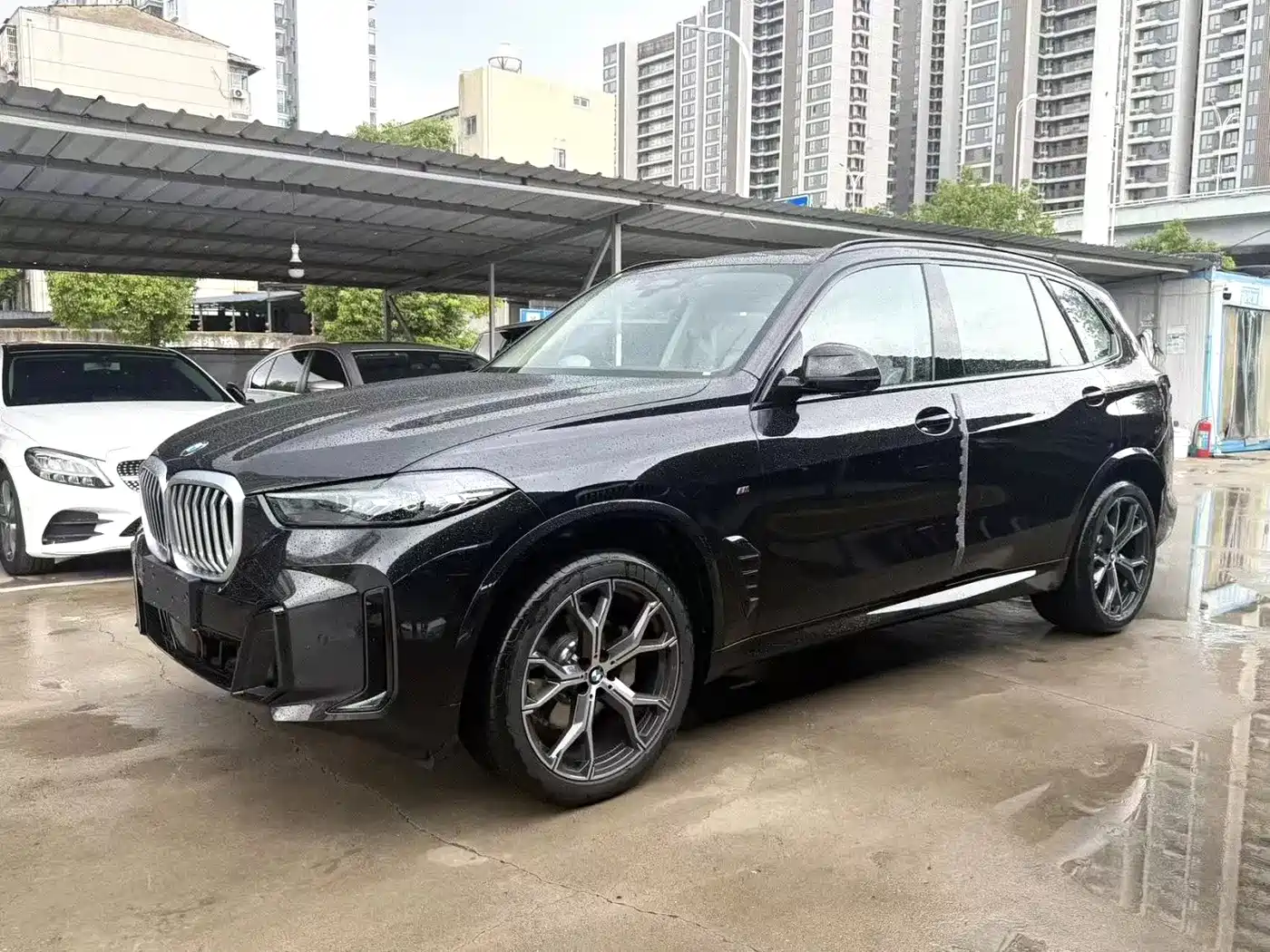 宝马X5 2026款 xDrive 30Li 尊享型M运动曜夜套装 2026