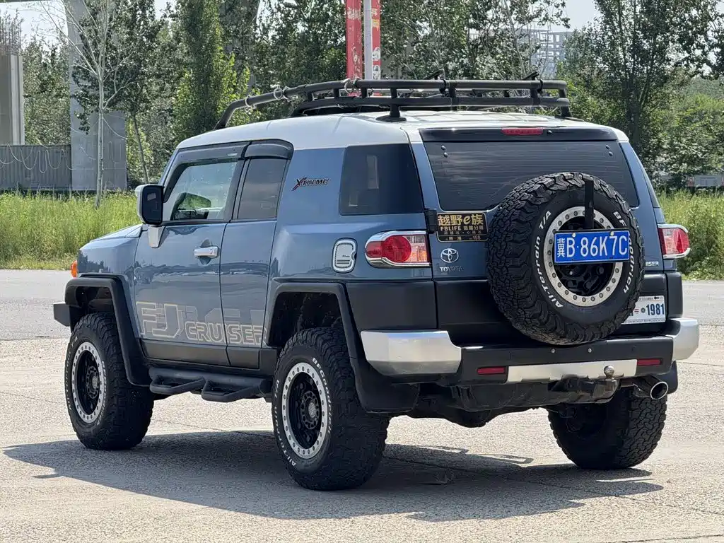 Toyota FJ Cruiser — миниатюра 2