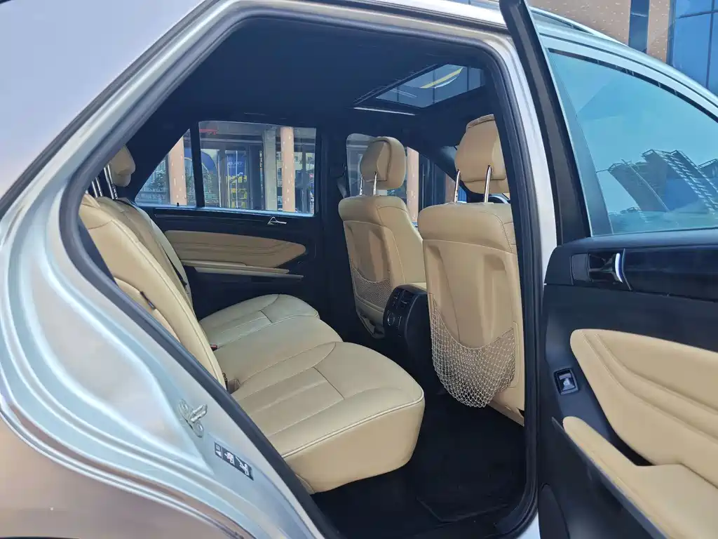 Mercedes-Benz M-Class — миниатюра 12