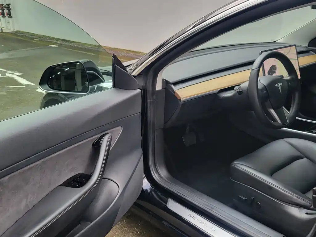 Tesla Model 3 — миниатюра 8