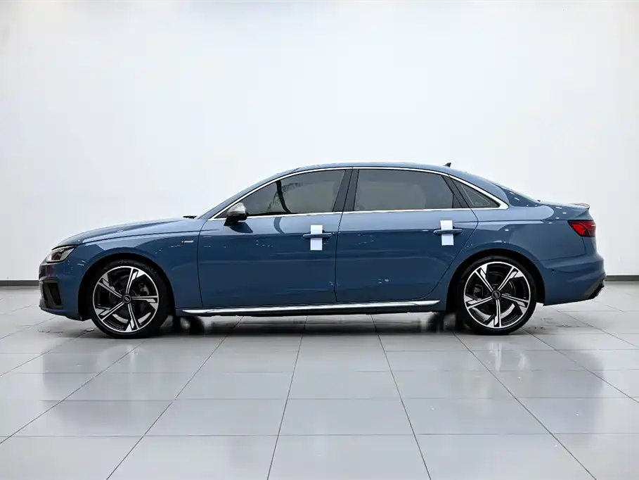 Audi A4L 2022 40 TFSI quattro RS