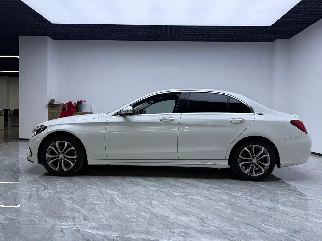 Mercedes-Benz C-Class — миниатюра 8