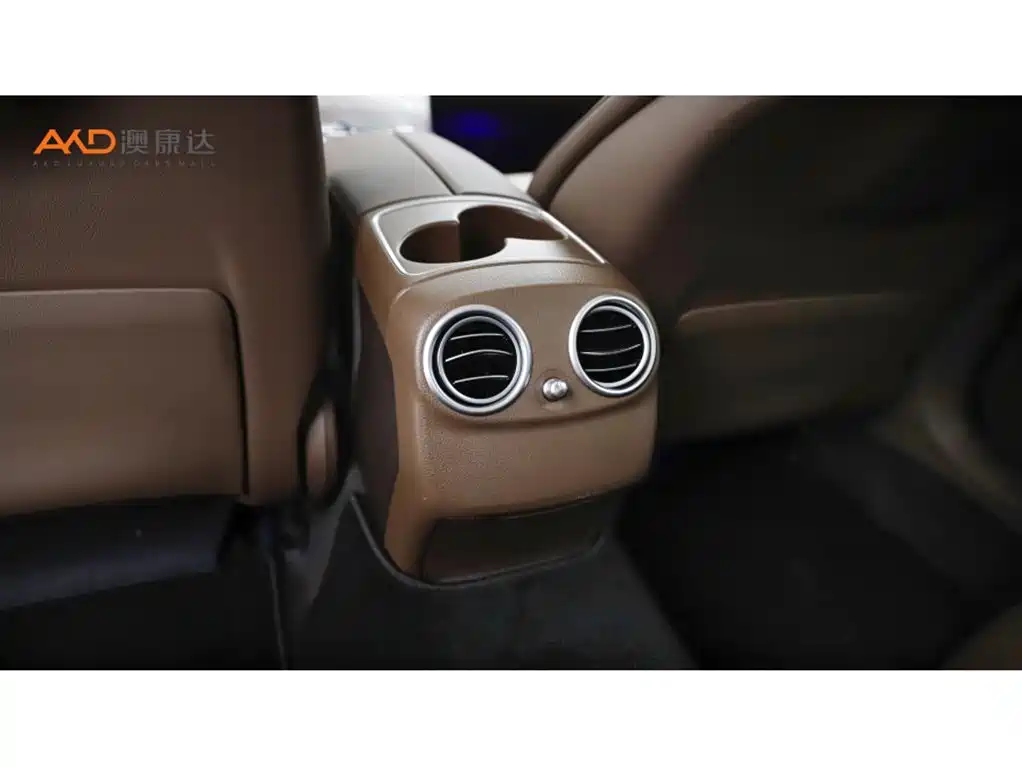 Mercedes-Benz E-Class — миниатюра 9