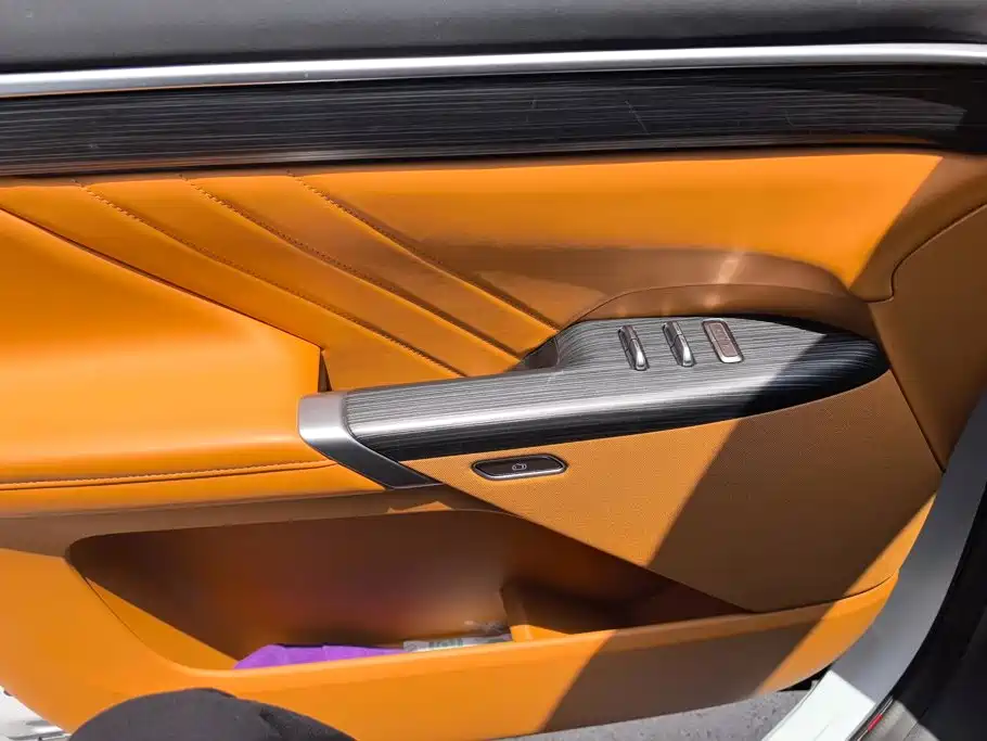 Dongfeng eπ008 2025 210Ultra Smart Drive 5 мест