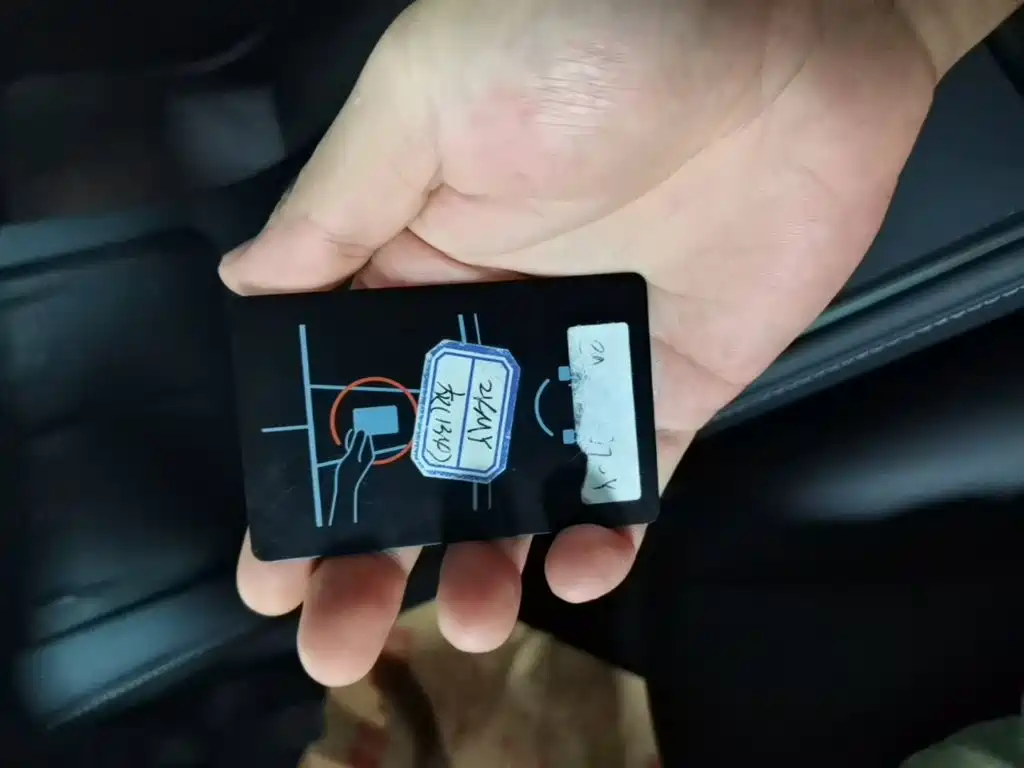 Tesla Model Y — миниатюра 9