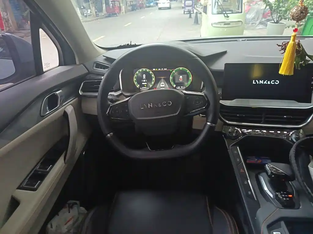 Lynk & Co 06 EM-P — миниатюра 11