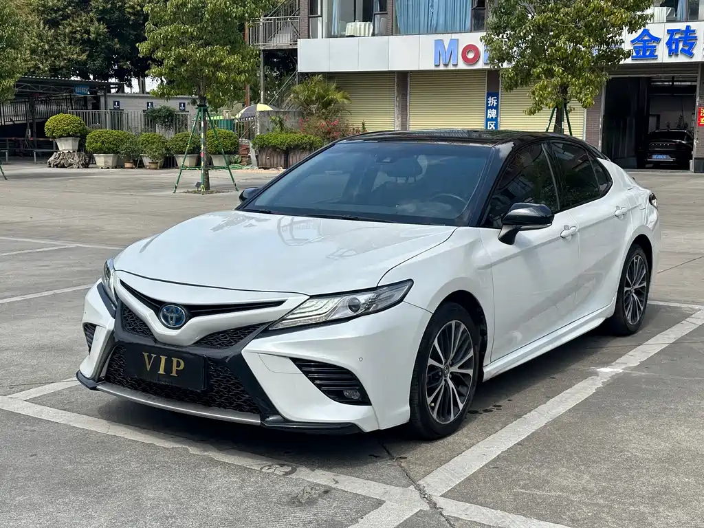 TOYOTA CAMRY