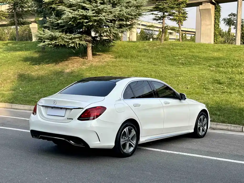 Mercedes-Benz C-Class — миниатюра 2