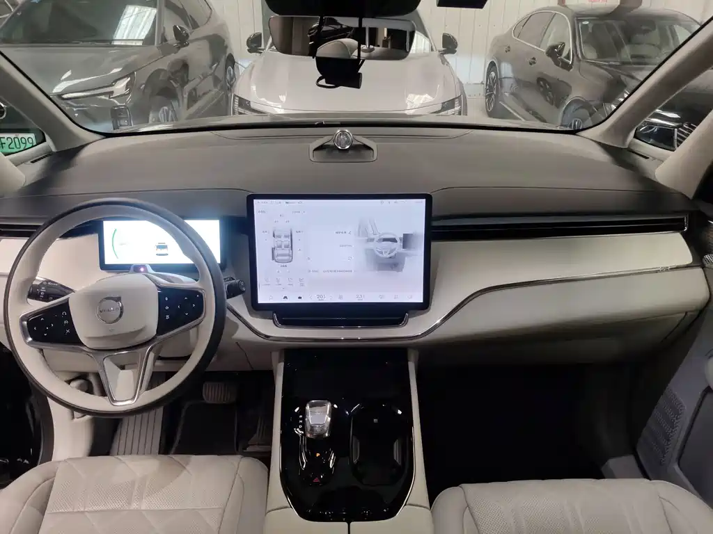 Volvo EM90 — миниатюра 4