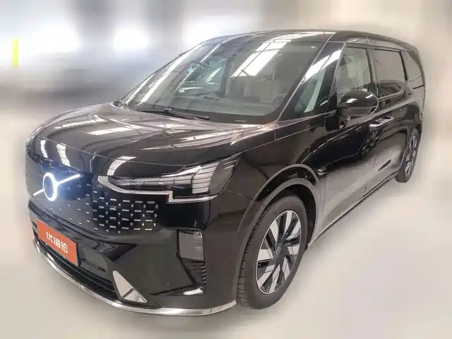 Volvo EM90