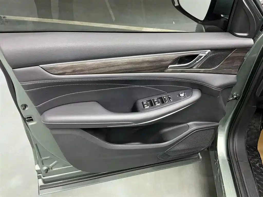 BLUE ELECTRIC BLUE ELECTRIC E5