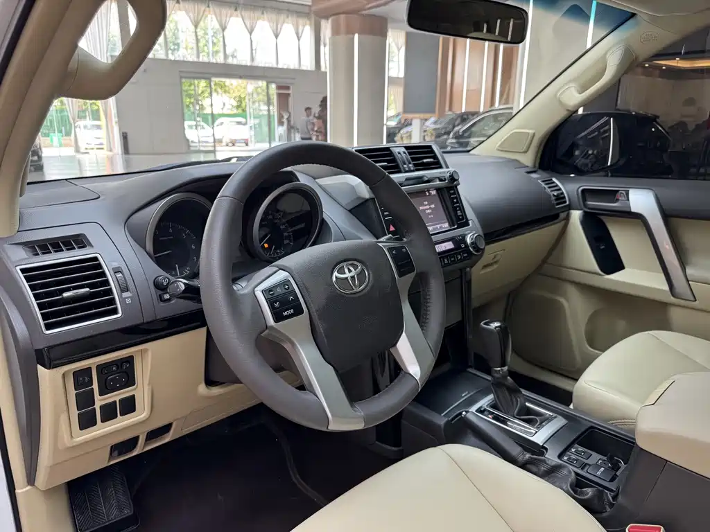 Toyota Land Cruiser Prado 2016 2.7L AT Standard
