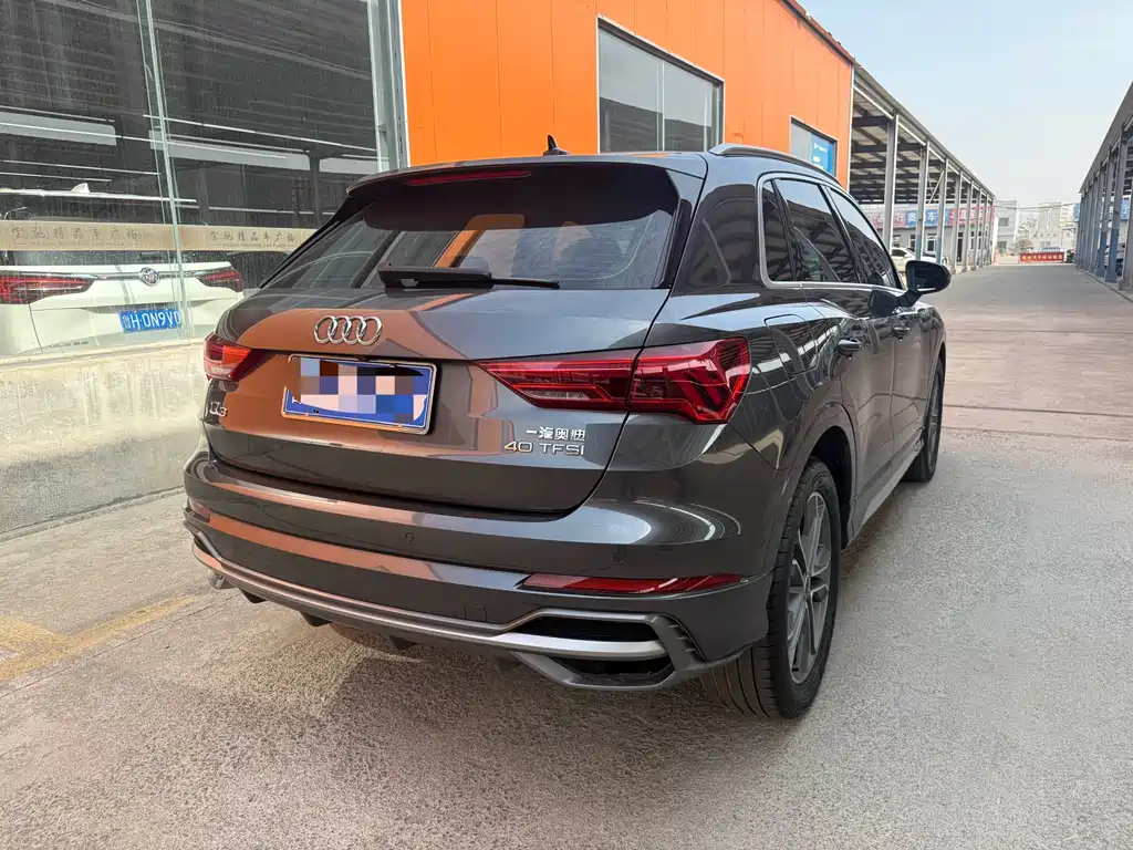 AUDI Q3