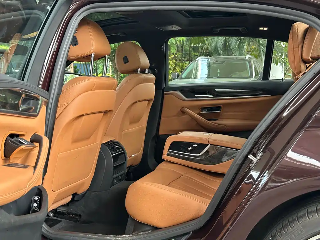 BMW 5 Series — миниатюра 6