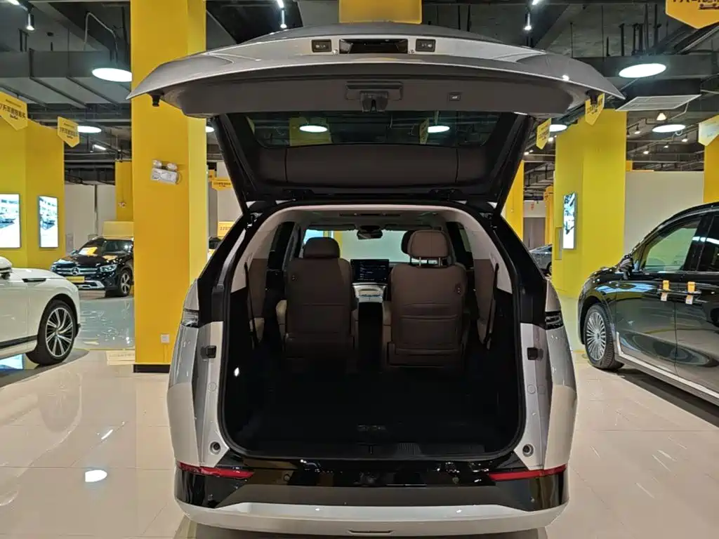 XPeng X9 — миниатюра 19