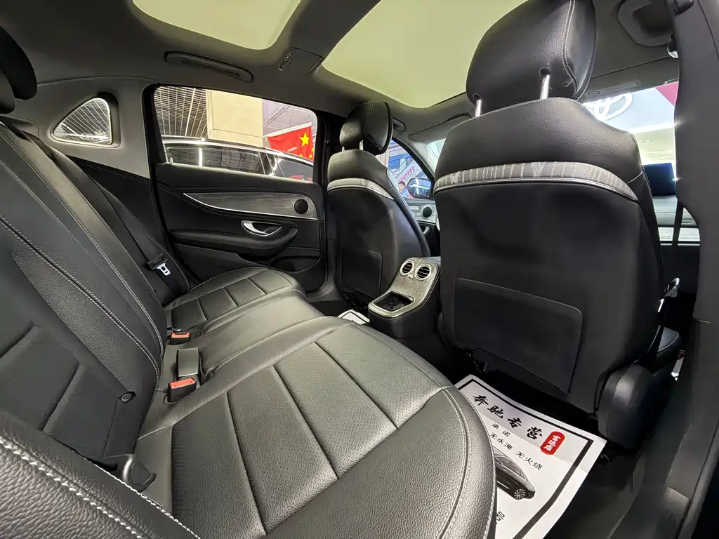 Mercedes-Benz E-Class — миниатюра 7