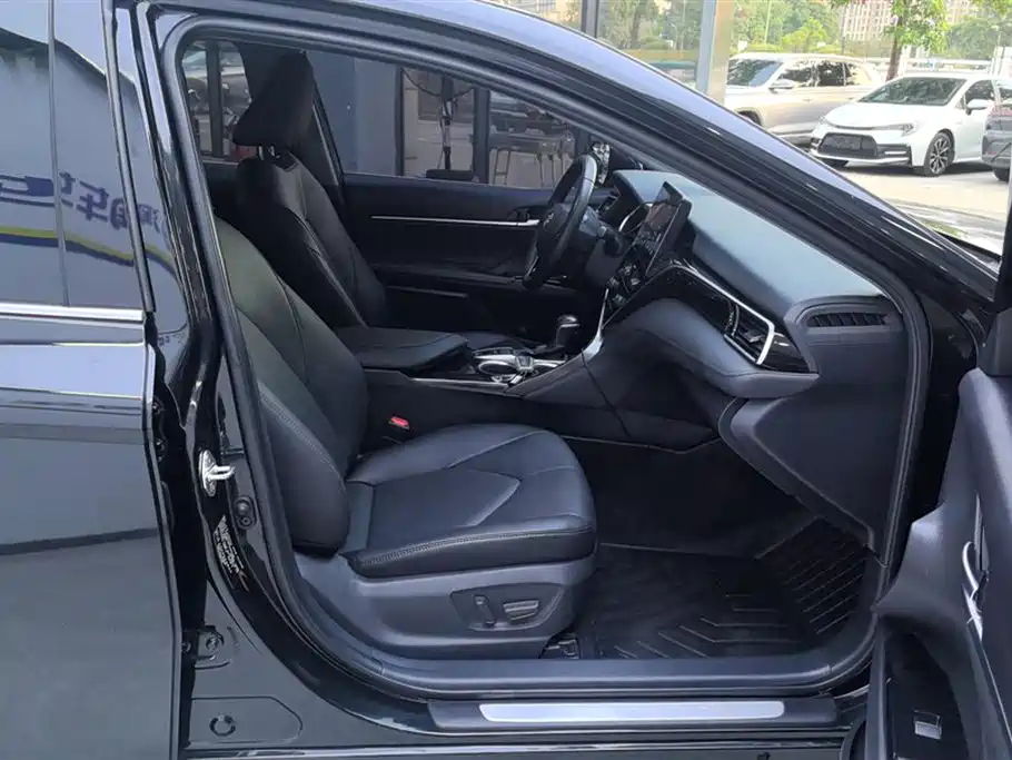 Toyota Camry 2021 2.0G Luxury