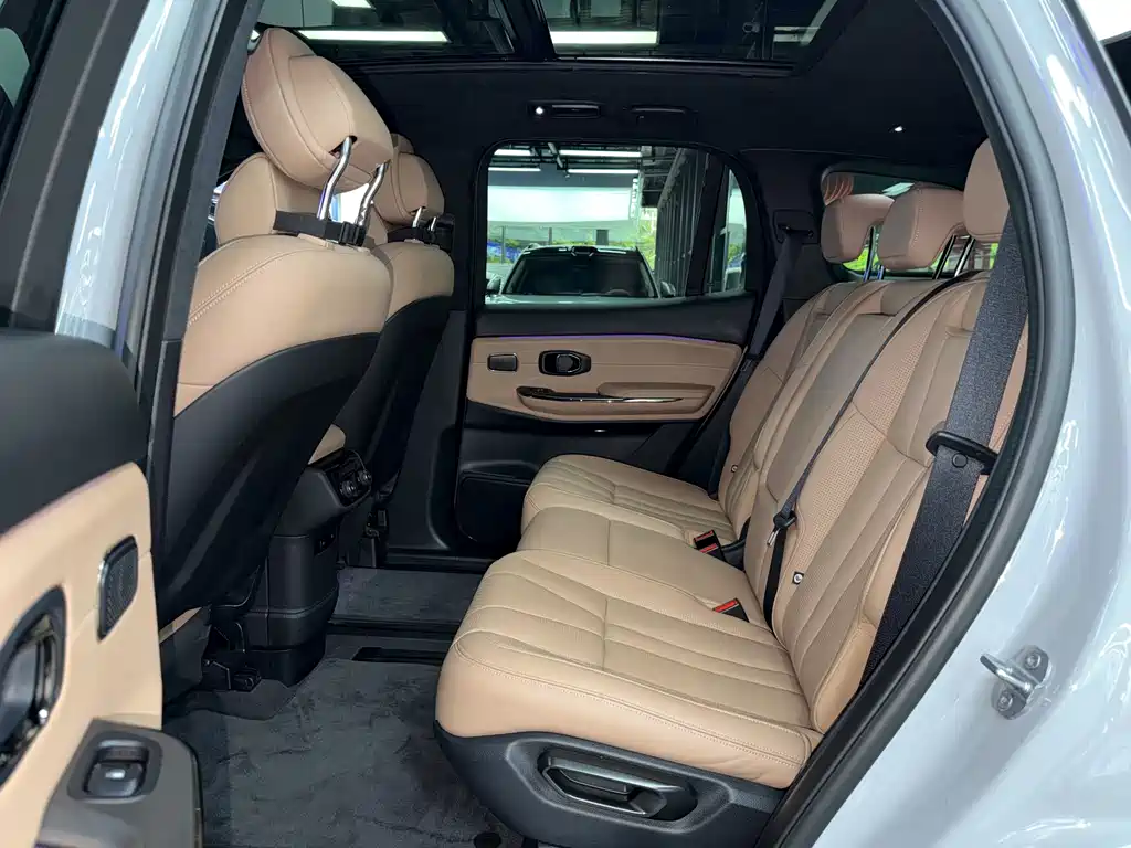 NIO ES8 2020 580KM мест