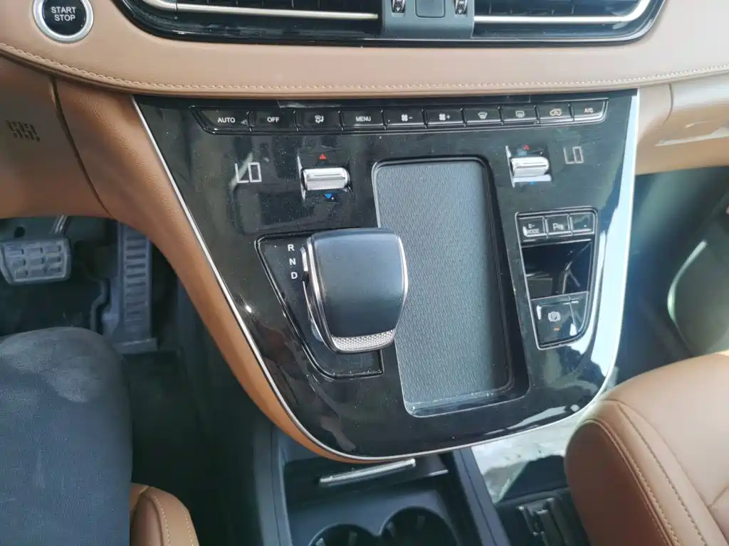 Hongqi Hongqi HQ9 PHEV — миниатюра 10
