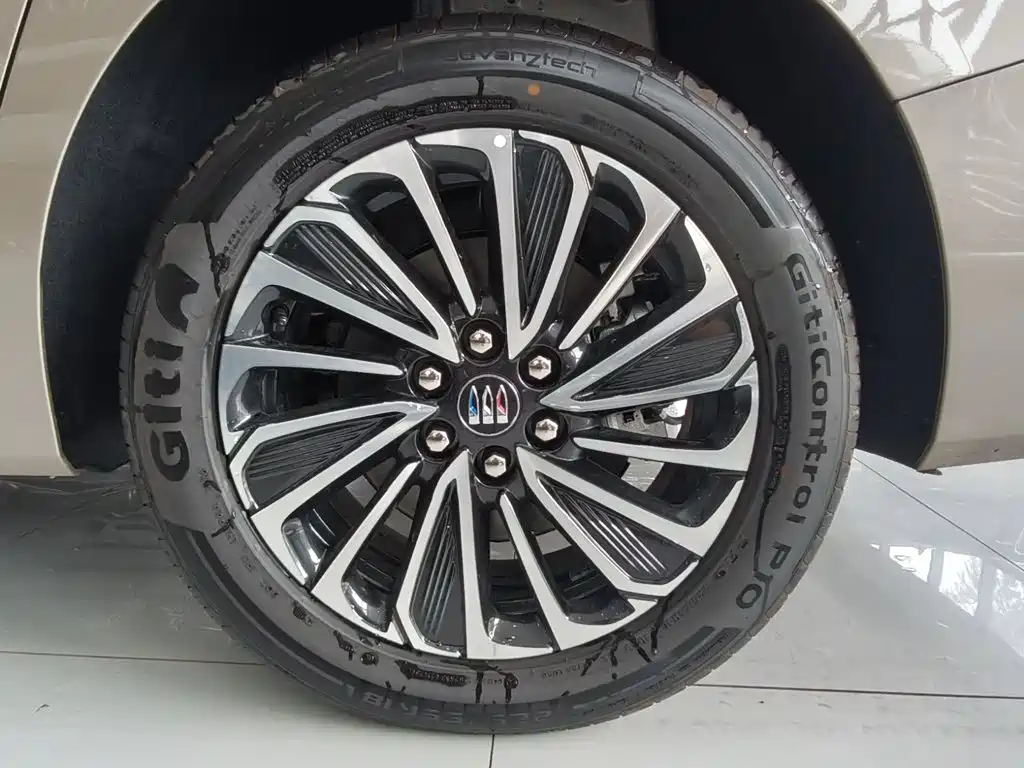 Buick GL8 Hybrid — миниатюра 16