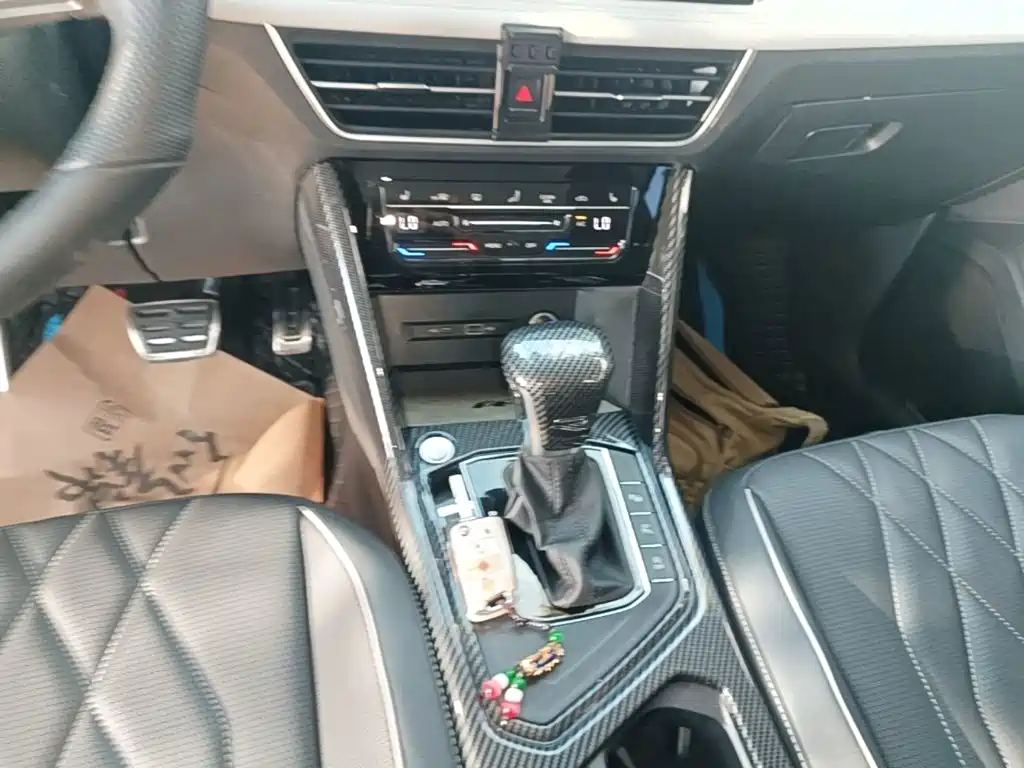 Volkswagen Tiguan L — миниатюра 14