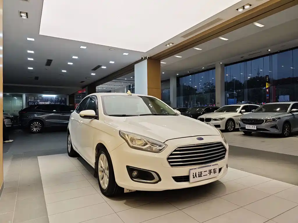 Ford Escort 2015 1.5L AT Fashion