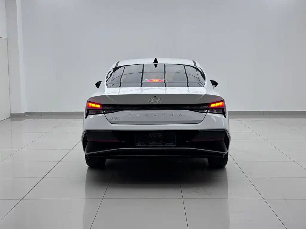 Hyundai Elantra — миниатюра 5