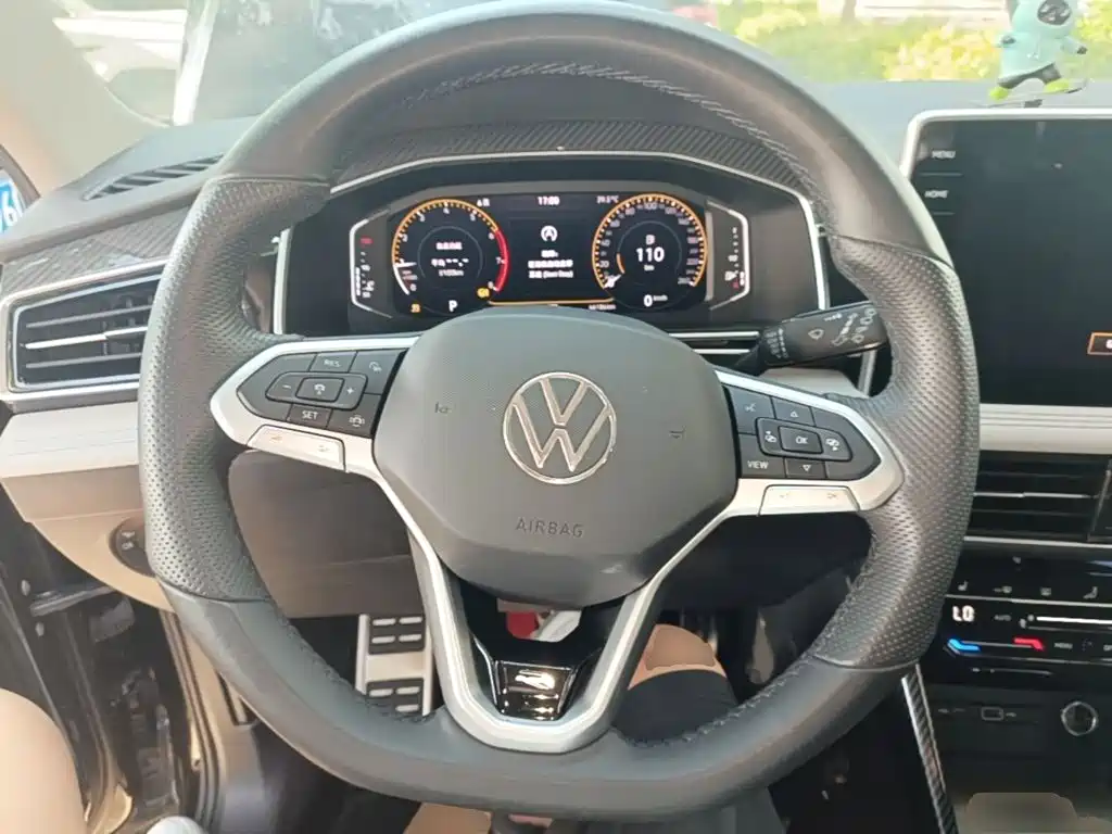 Volkswagen Tiguan L — миниатюра 11